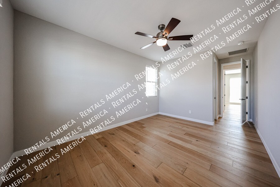 Building Photo - 1726 W Jeanine Dr
