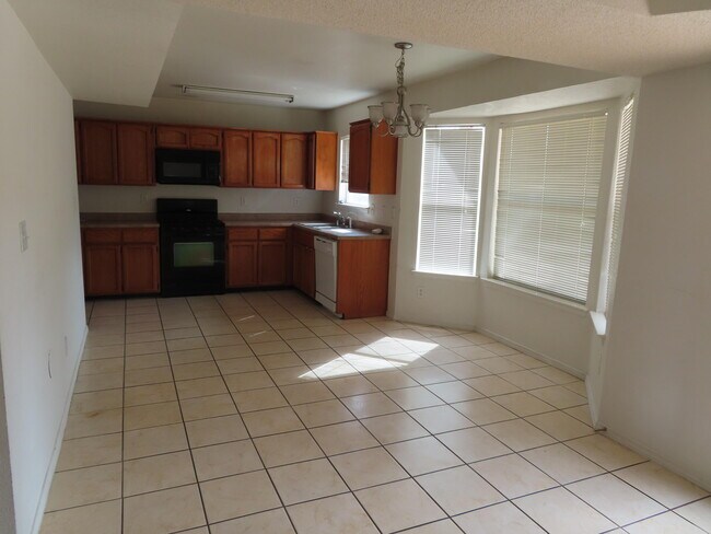 Building Photo - 12860 Tierra Lince Dr