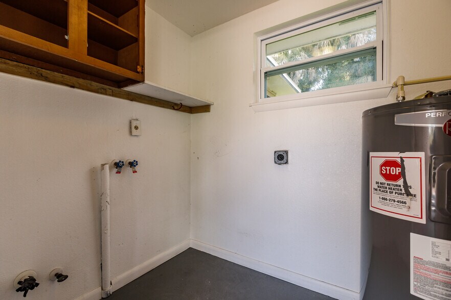 Building Photo - 1611 Florence Ave