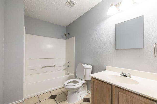 Building Photo - 1240 Dexford Dr