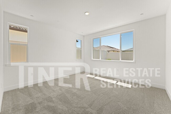 Building Photo - 3062 Pansona St
