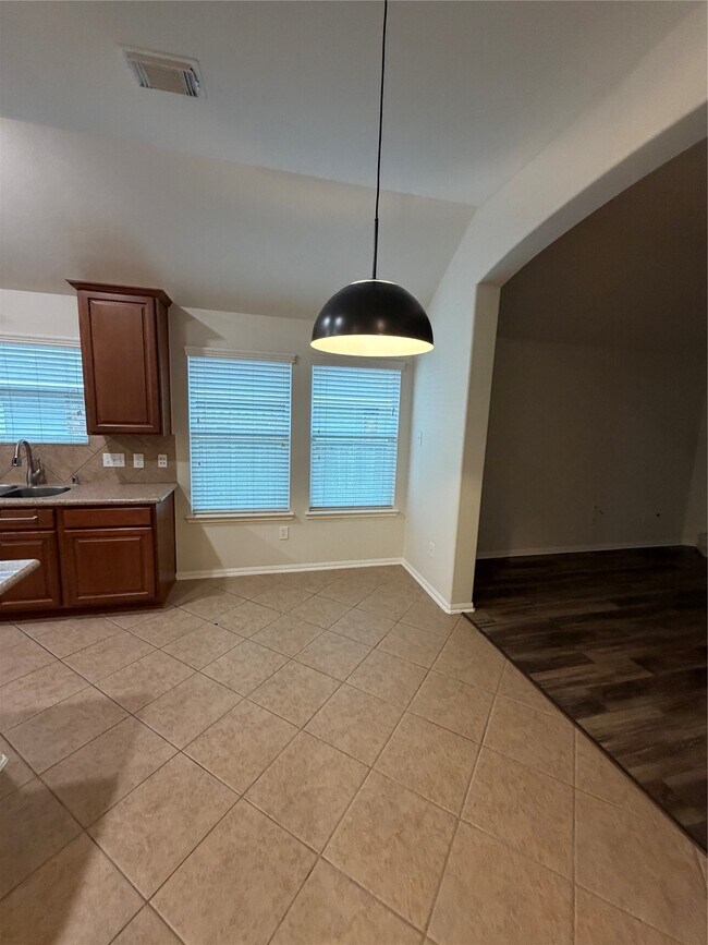 Building Photo - 31 W Spindle Tree Cir