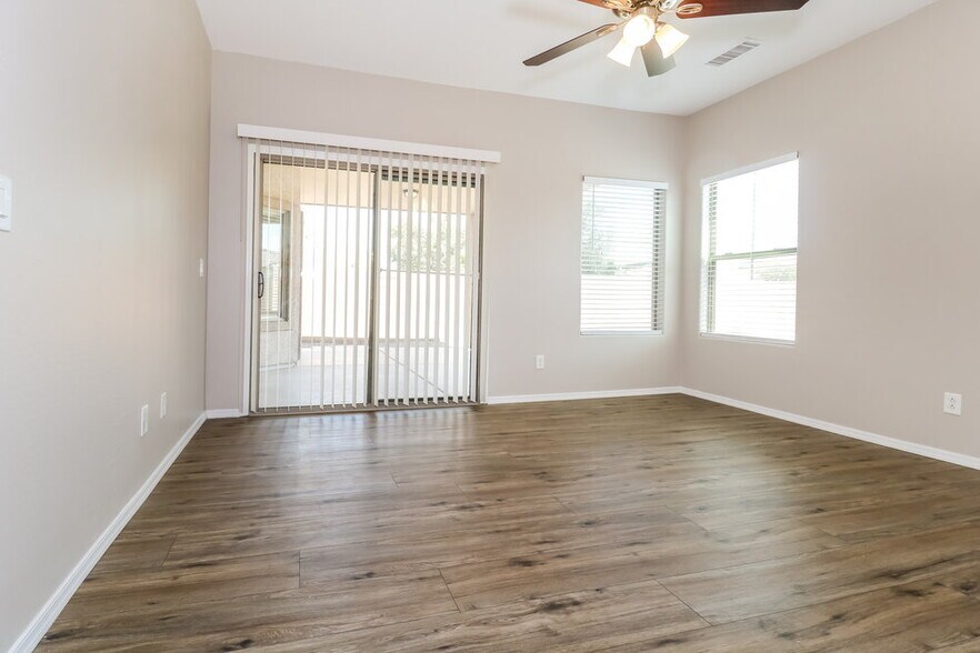 Building Photo - 25571 W St James Ave