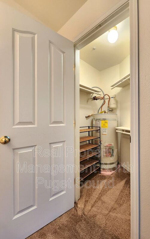 Building Photo - 9727 18th Ave W