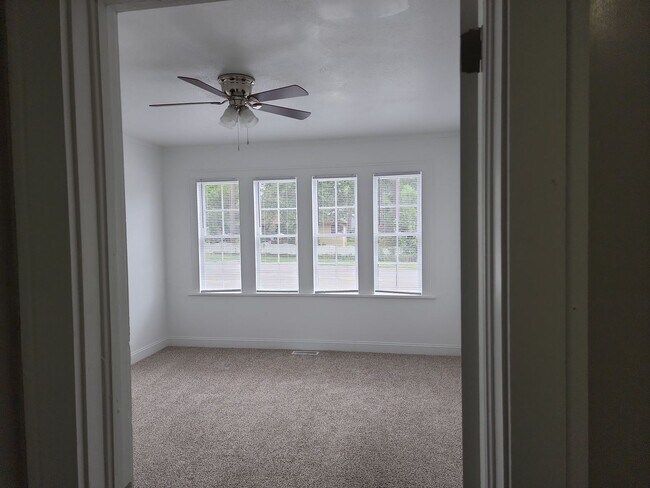 Building Photo - Completely Remodeled Cottage style home fo...