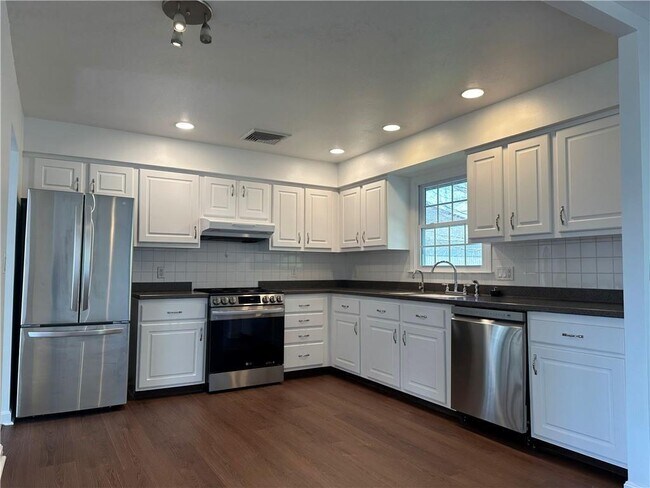 Building Photo - 11 Pocono Rd