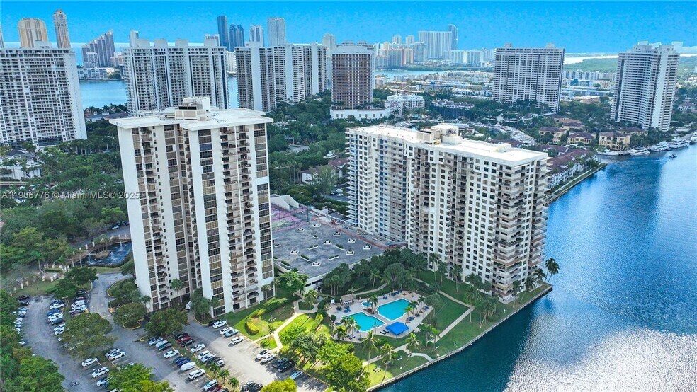 Building Photo - 18151 NE 31st Ct