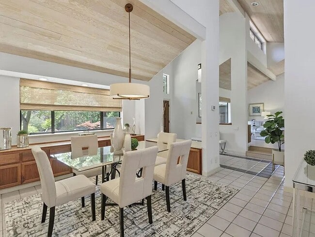 Building Photo - BRIGHT & AIRY HOME IN EXCLUSIVE ENCLAVE SPRAWLING, PRIVATE CULDESAC PROPERTY