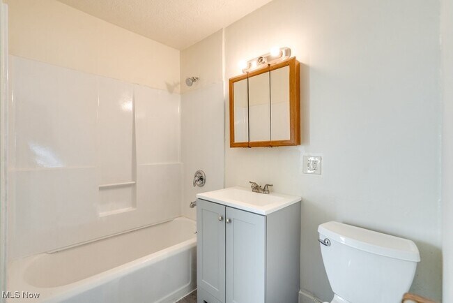 Building Photo - 485 Allyn St