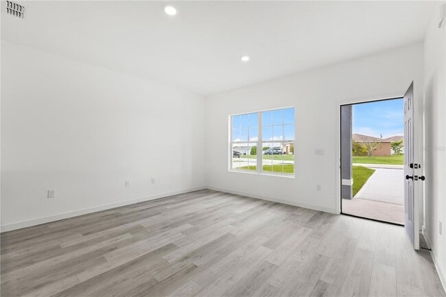 Building Photo - 833 Colville Dr