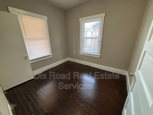 Building Photo - 712 Sixteenth Avenue