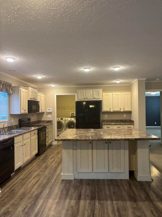 Building Photo - 205 Joy Rd