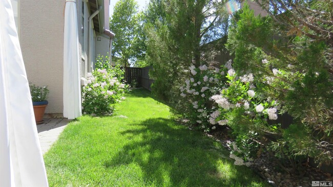 Building Photo - 480 Dartmoor Ct