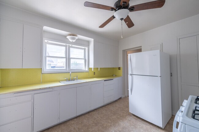 Building Photo - 135 E 4800 S