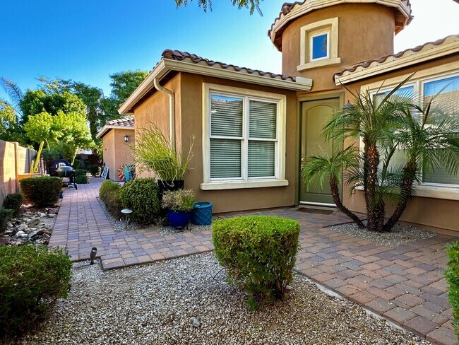 Building Photo - HIGHLY DESIRABLE AND SPACIOUS HOME FULLY EQUIPPED WITH SOLAR PANELS + LANDSCAPING INCLUDED