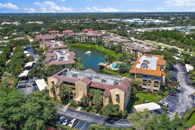 Building Photo - 700 Uno Lago Dr