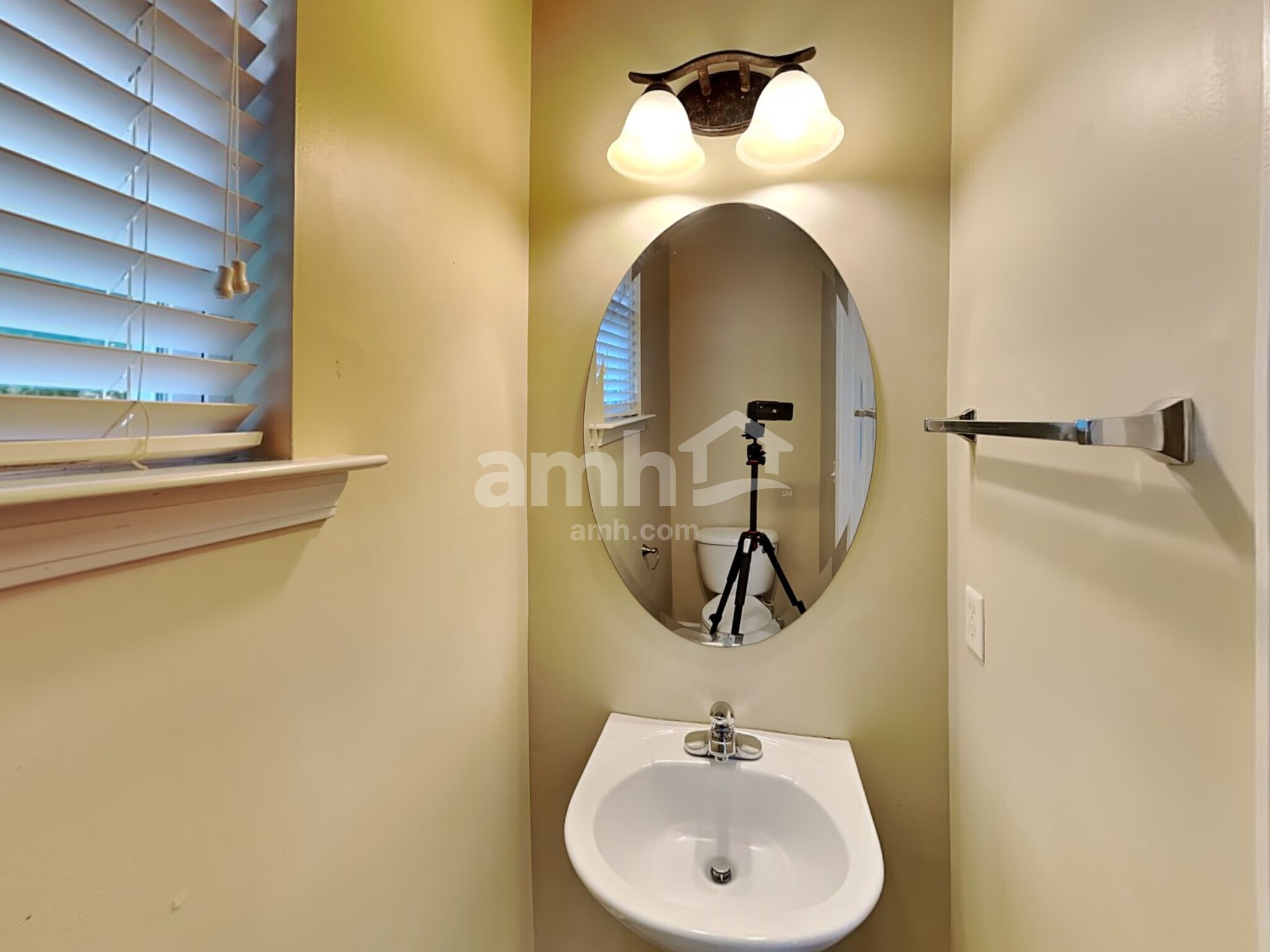 Building Photo - 544 Knothole Ln