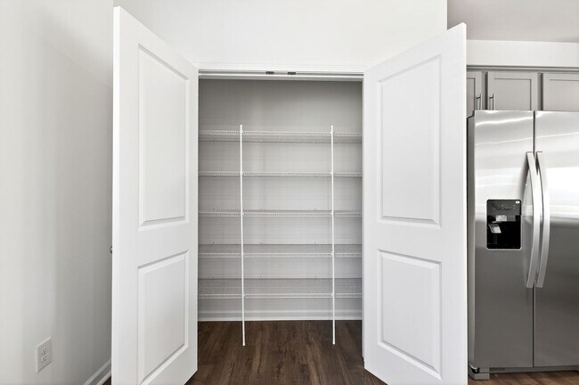 Building Photo - Horton Park Gem: Spacious 4-Bed, 3.5-Bath Townhome