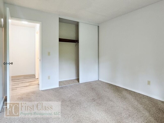Building Photo - 3618 SW Beaverton Hillsdale Hwy