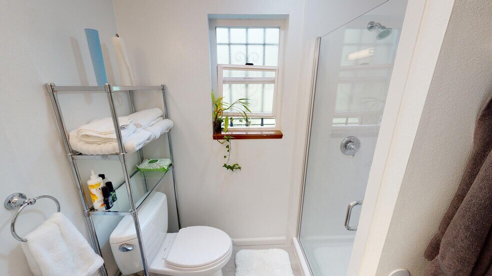 Building Photo - Striking Cedar Park home with easy access ...