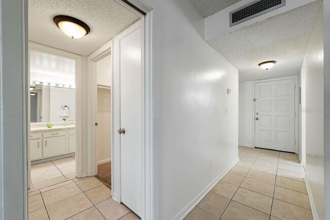 Building Photo - 6312 Newtown Cir