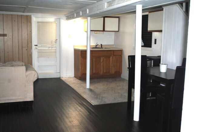 Building Photo - 2619 Saint Raymonds Ave