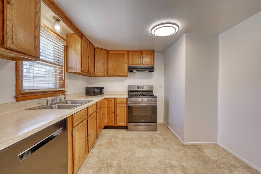 Building Photo - 4834 N 106th St