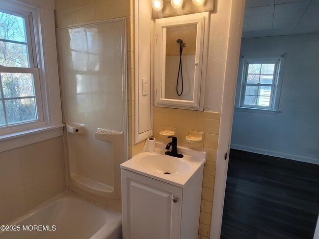 Building Photo - 19 Oak Terrace