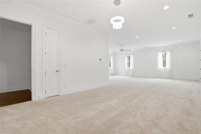 Building Photo - 2415 W Rugby Ave