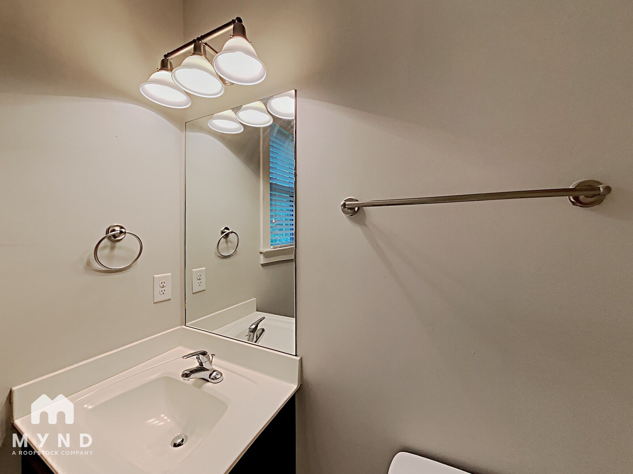 Building Photo - 183 Herring St