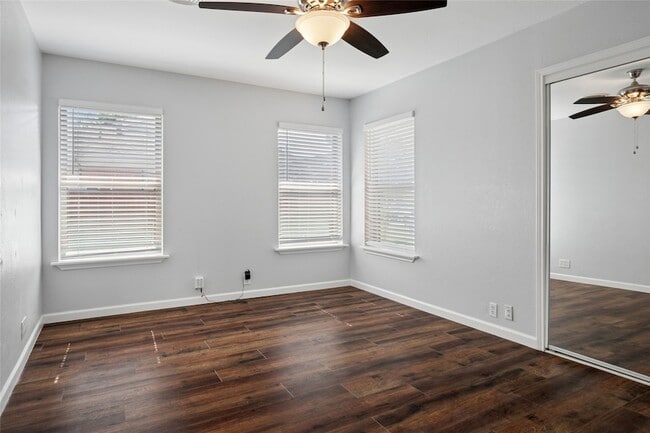 Building Photo - 9982 Chireno St