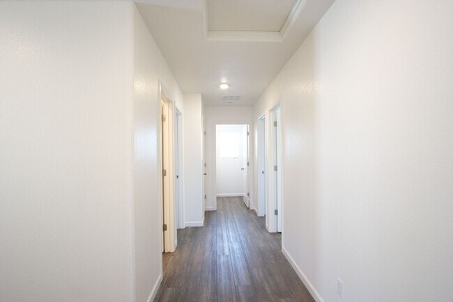 Building Photo - Move-in ready! Stunning 4-bedroom, 3-bathroom home located in the vibrant city of Manteca, CA.