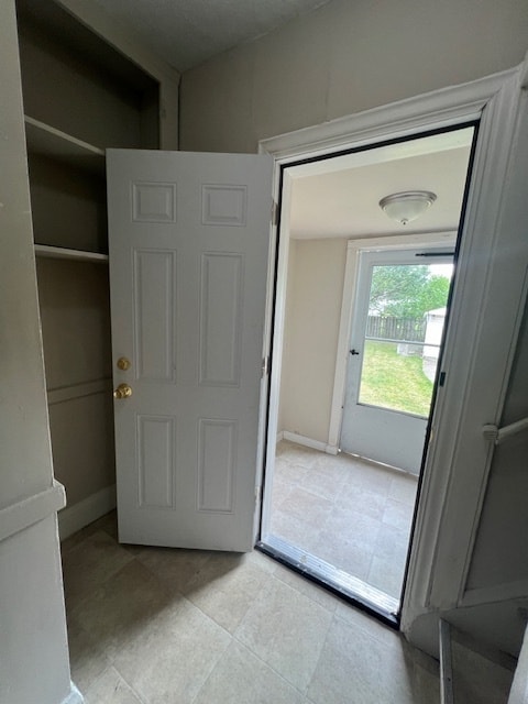 Building Photo - 10012 Robinson Ave