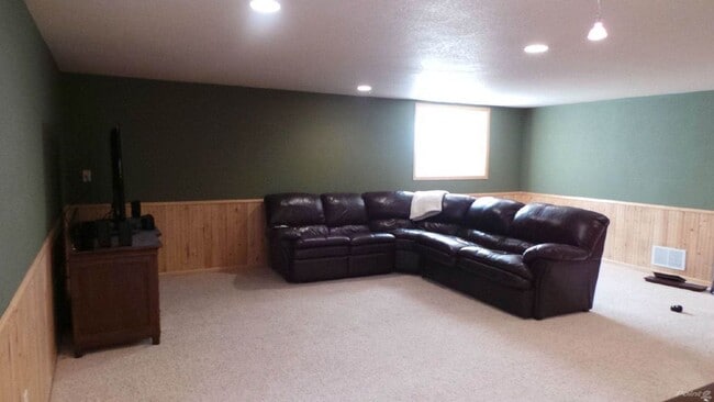 Building Photo - SPACIOUS | 3 BEDROOM | TOWNHOME | LOCATED ...