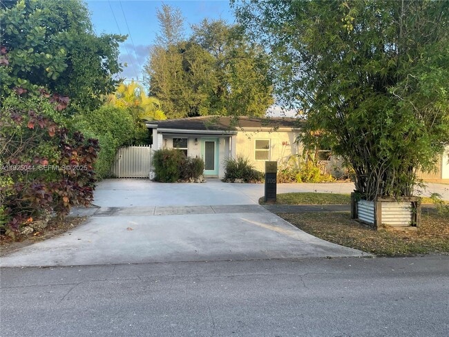 Primary Photo - 705 E 9th Ct