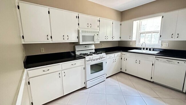 Building Photo - 4272 Springview Dr