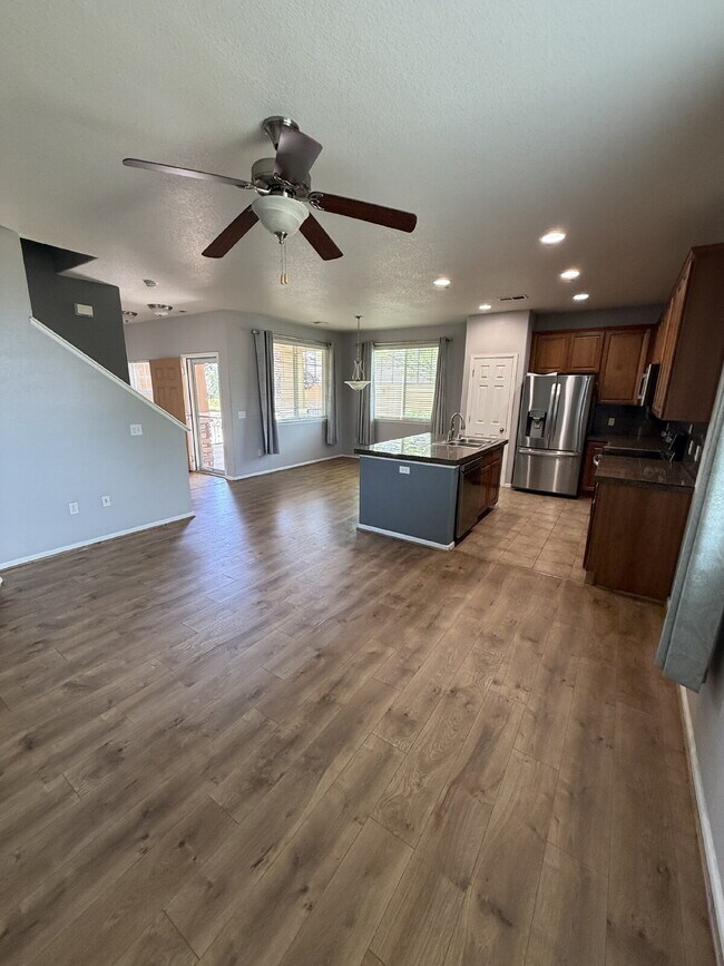 Building Photo - "Spacious 2-Bed Condo with 2.5 Baths in Aurora – Your Dream Home Awaits
