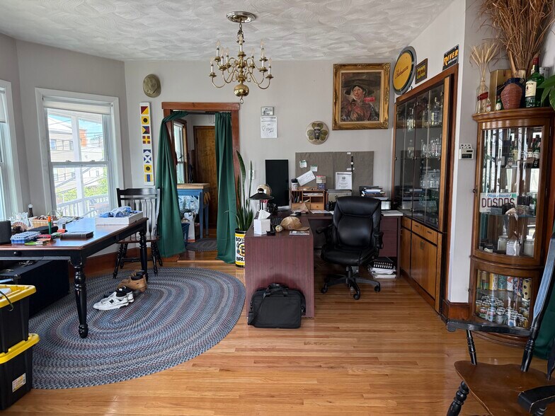 Building Photo - 81 Litchfield St