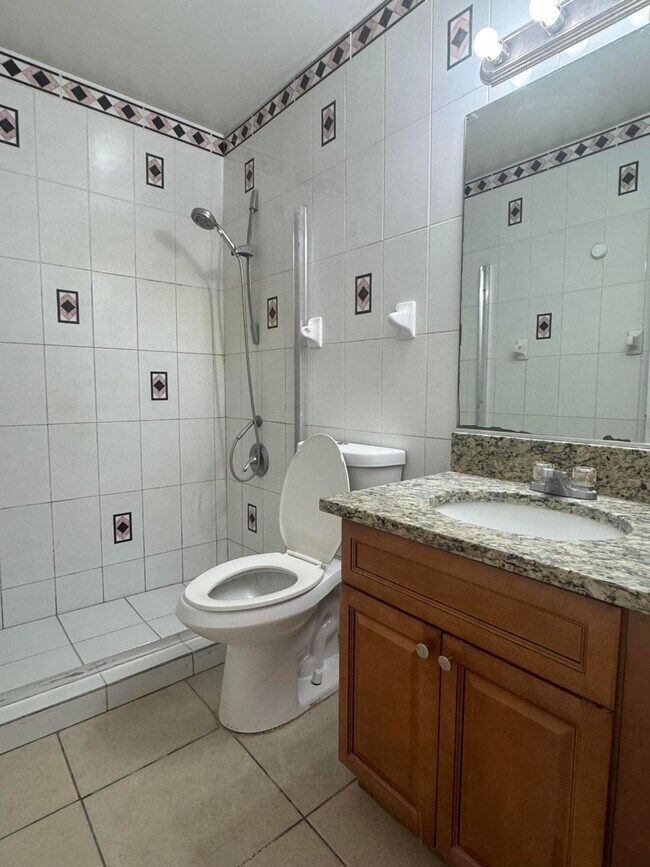 Building Photo - 1324 Gateway Dr