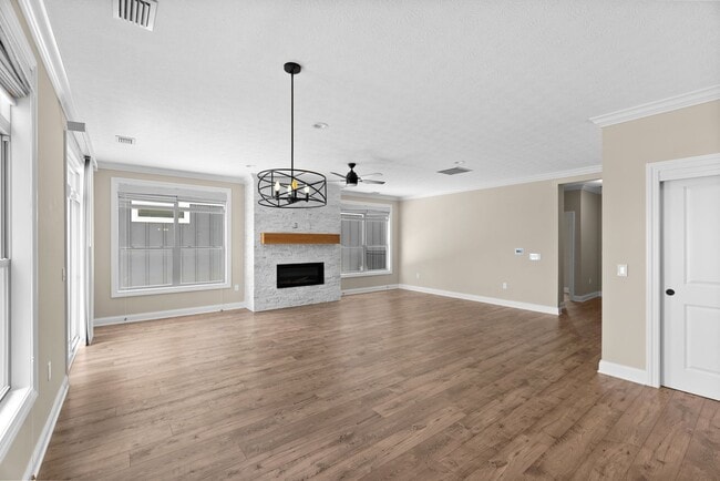 Building Photo - Luxury Maintenance-Free Former Model Home in Grove City – 2 Bed, 2 Bath Ranch