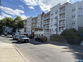 Building Photo - 1100 River Rd