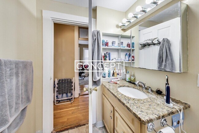 Building Photo - 47A Hillside St