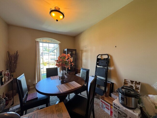 Building Photo - 3 Bedroom, 3 Bathroom House - Walking distance to the beach