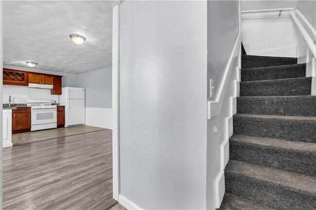 Building Photo - 871 Manton Ave