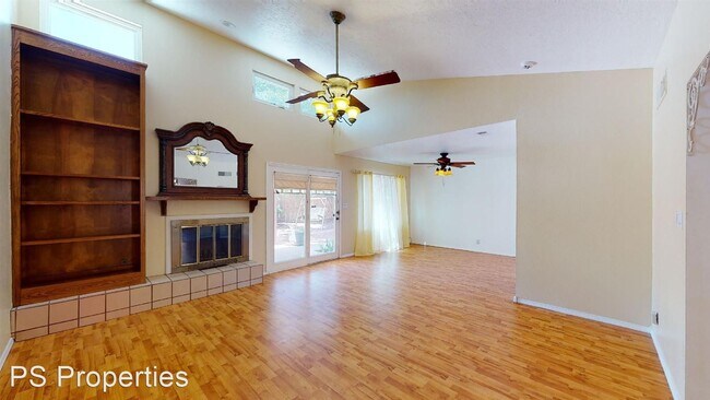 Building Photo - 3 br, 2 bath House - 11822 Apache Ave NE