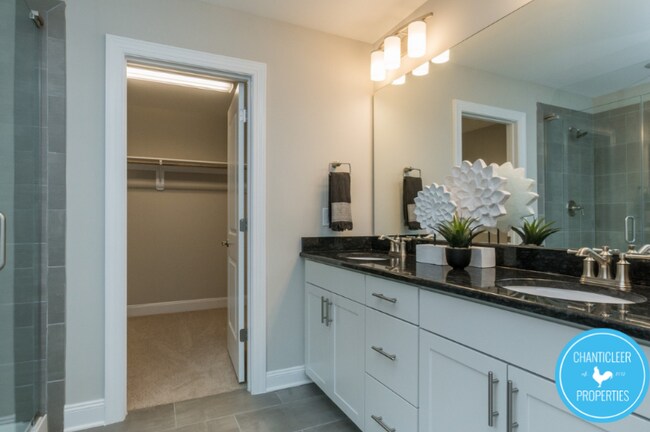 Building Photo - 2527 Reynolds Dr