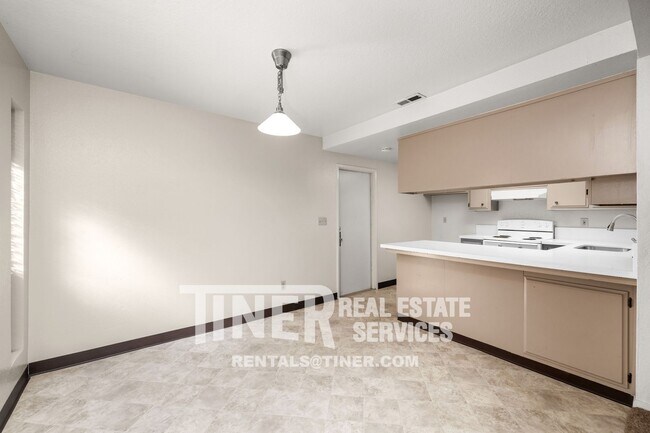 Building Photo - 9282 Corinthian Cir