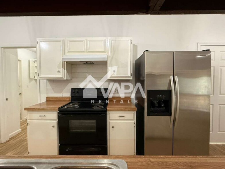Building Photo - 13207 La Ventana St