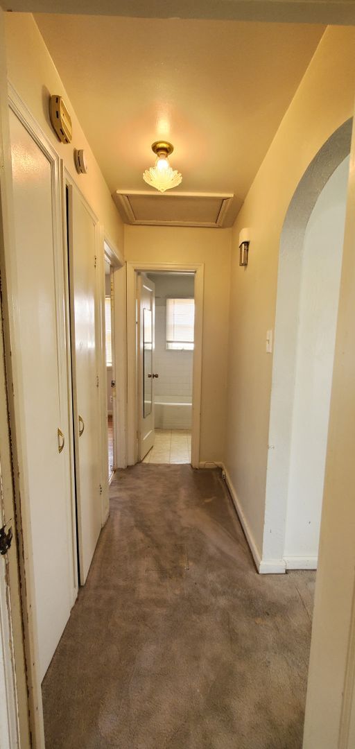 Building Photo - 2 bedroom home