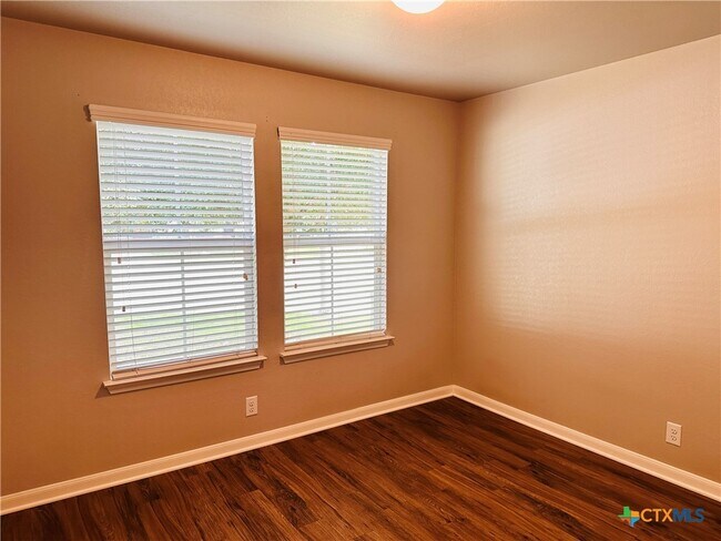 Building Photo - 532 Magnolia Wind